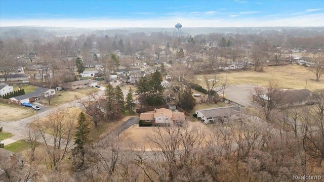 3608 Lake Oakland Shores Drive, Waterford Charter Township, MI 48329