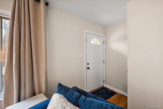 3608 Lake Oakland Shores Drive, Waterford Charter Township, MI 48329