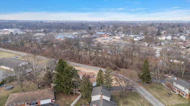 3608 Lake Oakland Shores Drive, Waterford Charter Township, MI 48329