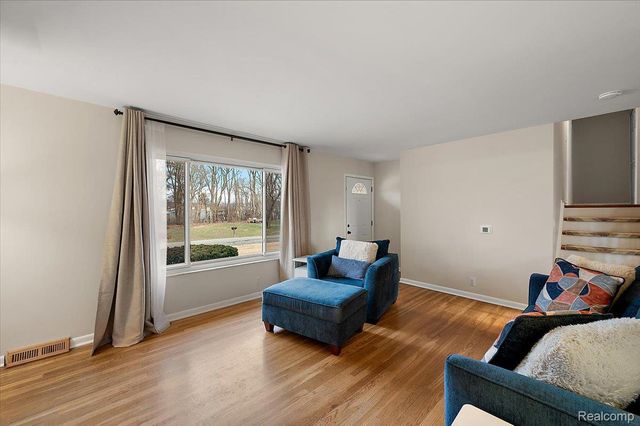 3608 Lake Oakland Shores Drive, Waterford Charter Township, MI 48329