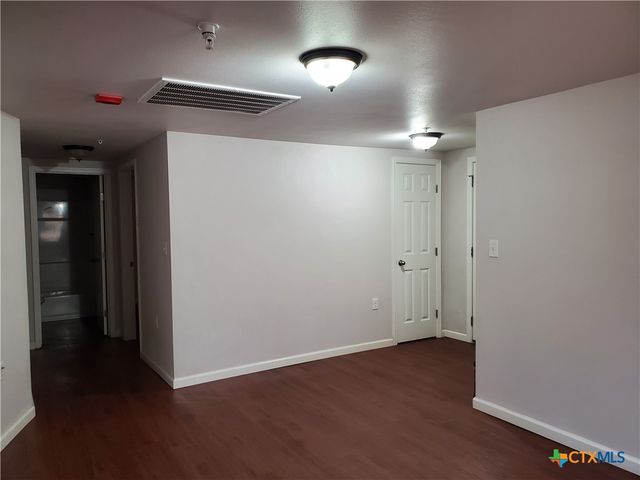 1037 W Court Street Main, Seguin, TX 78155