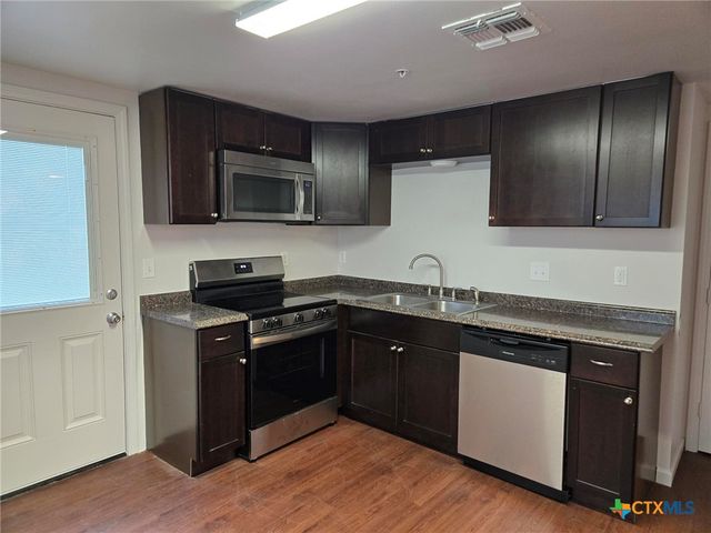 1037 W Court Street Main, Seguin, TX 78155
