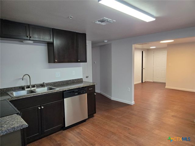 1037 W Court Street Main, Seguin, TX 78155