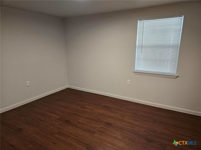 1037 W Court Street Main, Seguin, TX 78155