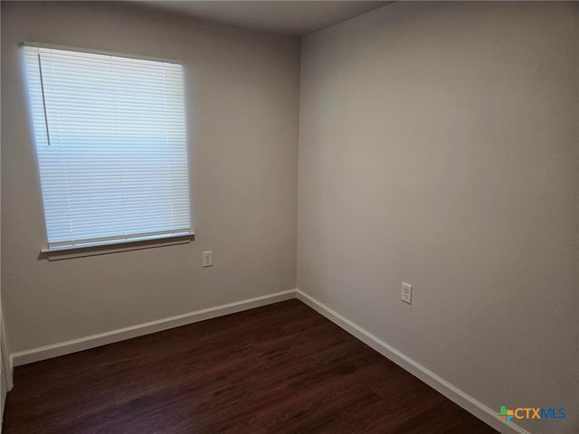 1037 W Court Street Main, Seguin, TX 78155