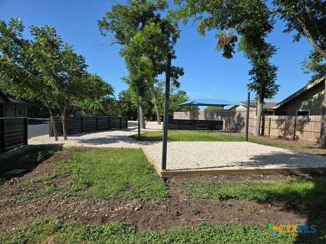 1037 W Court Street Main, Seguin, TX 78155