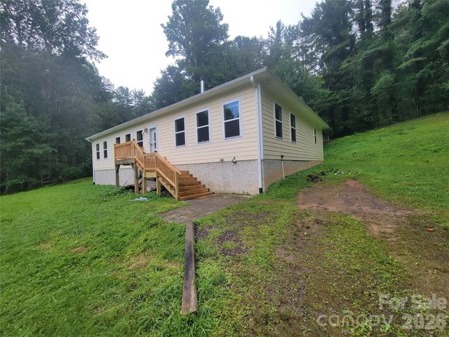 169 Roadrunner Drive, Balsam, NC 28707