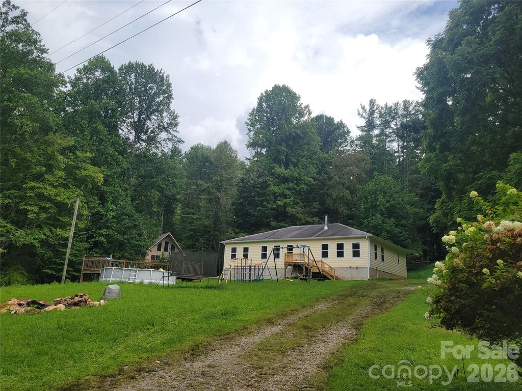 169 Roadrunner Drive, Balsam, NC 28707