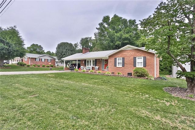 167 Speas Avenue, Boonville, NC 27011