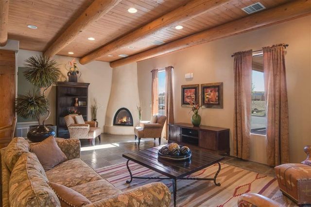 1405 Vegas Verdes 105, Santa Fe, NM 87507