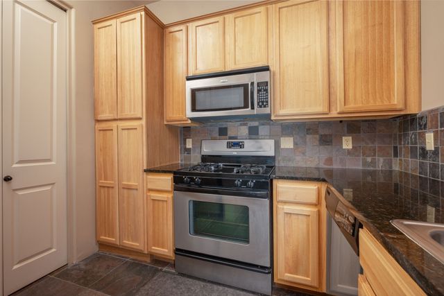 1405 Vegas Verdes 105, Santa Fe, NM 87507