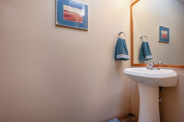 1405 Vegas Verdes 105, Santa Fe, NM 87507
