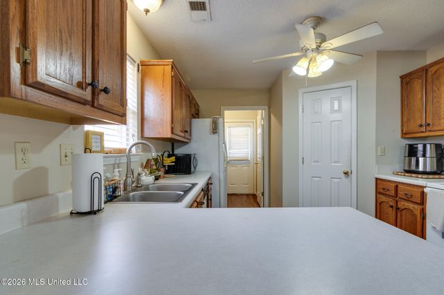 1190 W E Ross Parkway, Southaven, MS 38671