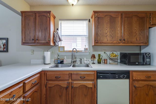 1190 W E Ross Parkway, Southaven, MS 38671