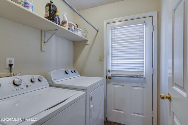 1190 W E Ross Parkway, Southaven, MS 38671