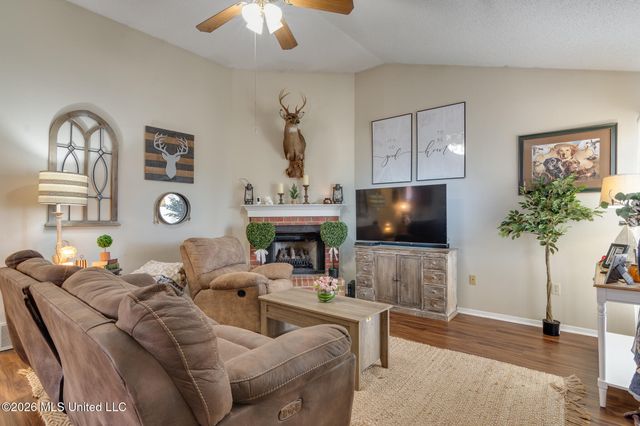 1190 W E Ross Parkway, Southaven, MS 38671