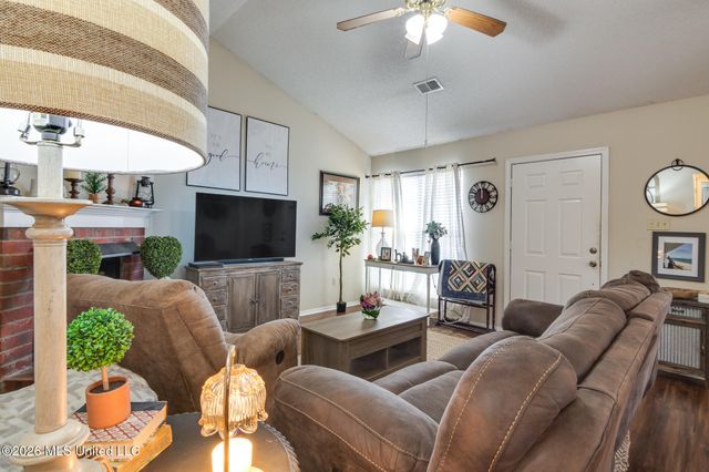 1190 W E Ross Parkway, Southaven, MS 38671