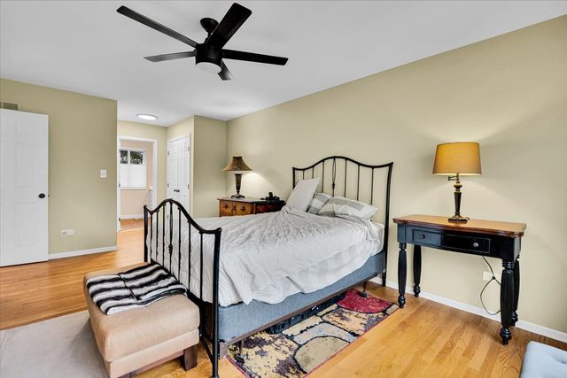 196 Shoreline Road, Lake Barrington, IL 60010