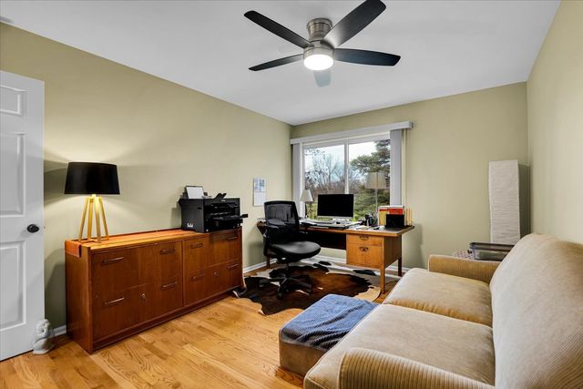 196 Shoreline Road, Lake Barrington, IL 60010