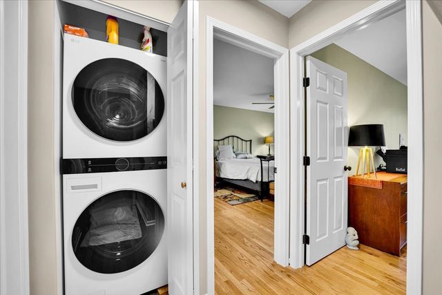 196 Shoreline Road, Lake Barrington, IL 60010