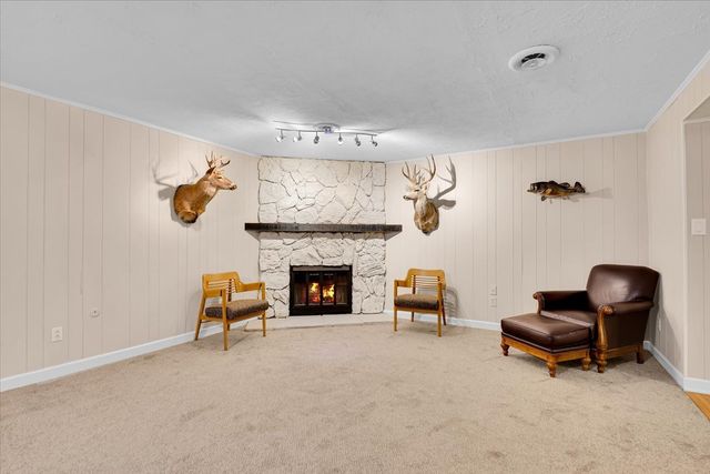 196 Shoreline Road, Lake Barrington, IL 60010