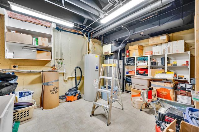 196 Shoreline Road, Lake Barrington, IL 60010