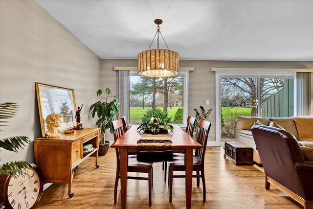 196 Shoreline Road, Lake Barrington, IL 60010