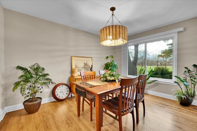 196 Shoreline Road, Lake Barrington, IL 60010