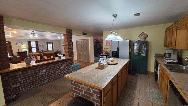 655 Charton Road, Morrilton, AR 72110