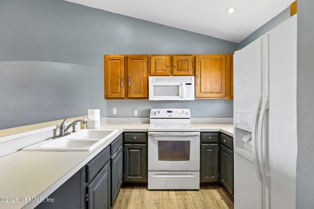 162 GOVERNOR Street 206, Green Cove Springs, FL 32043