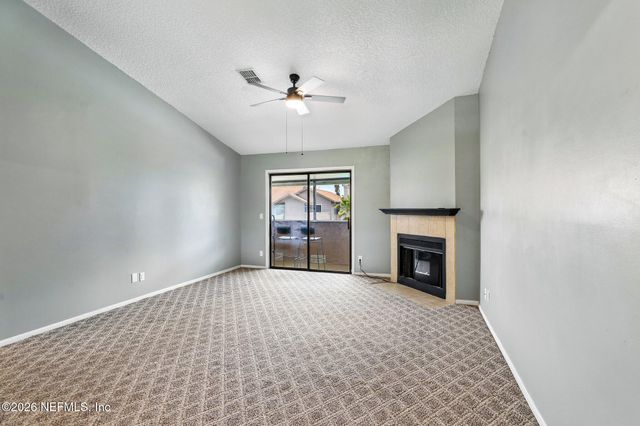 162 GOVERNOR Street 206, Green Cove Springs, FL 32043