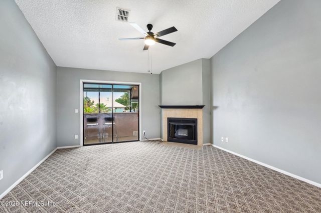162 GOVERNOR Street 206, Green Cove Springs, FL 32043