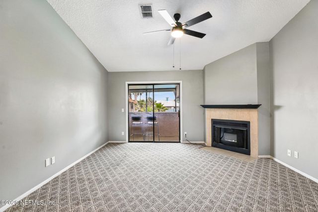 162 GOVERNOR Street 206, Green Cove Springs, FL 32043
