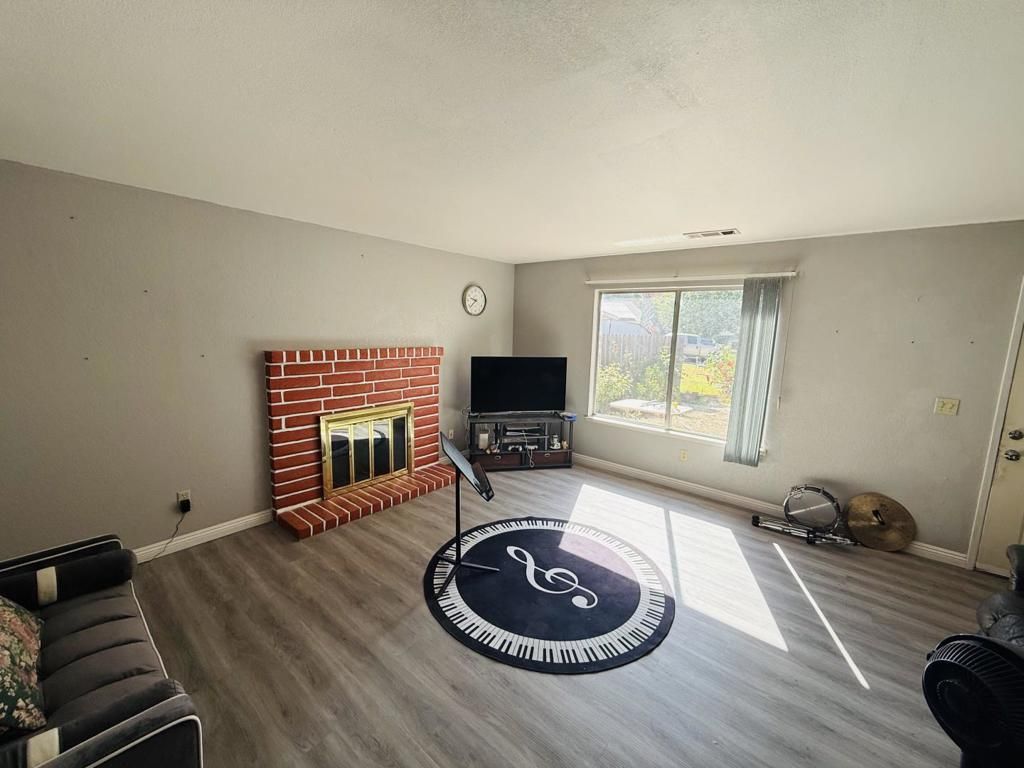 Image 3 of property listing at 324 Barros Street, Patterson, CA 95363