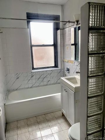 3121 54th Street 5K, Woodside, NY 11377