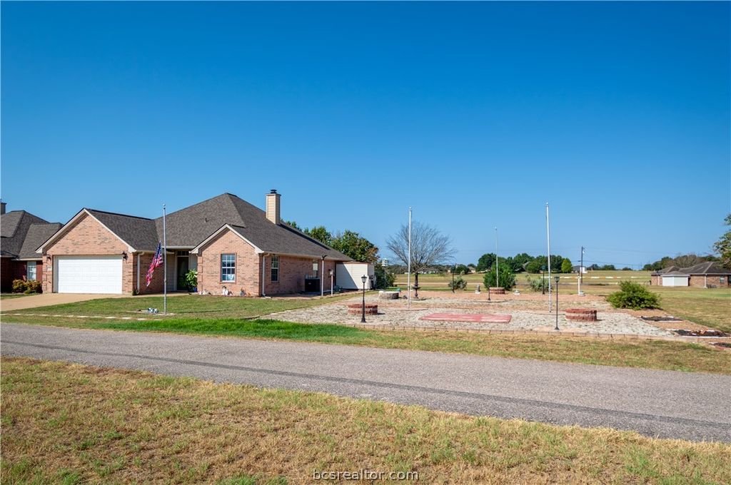 173 Patio Loop, Hilltop Lakes, TX 77871 — photo 2