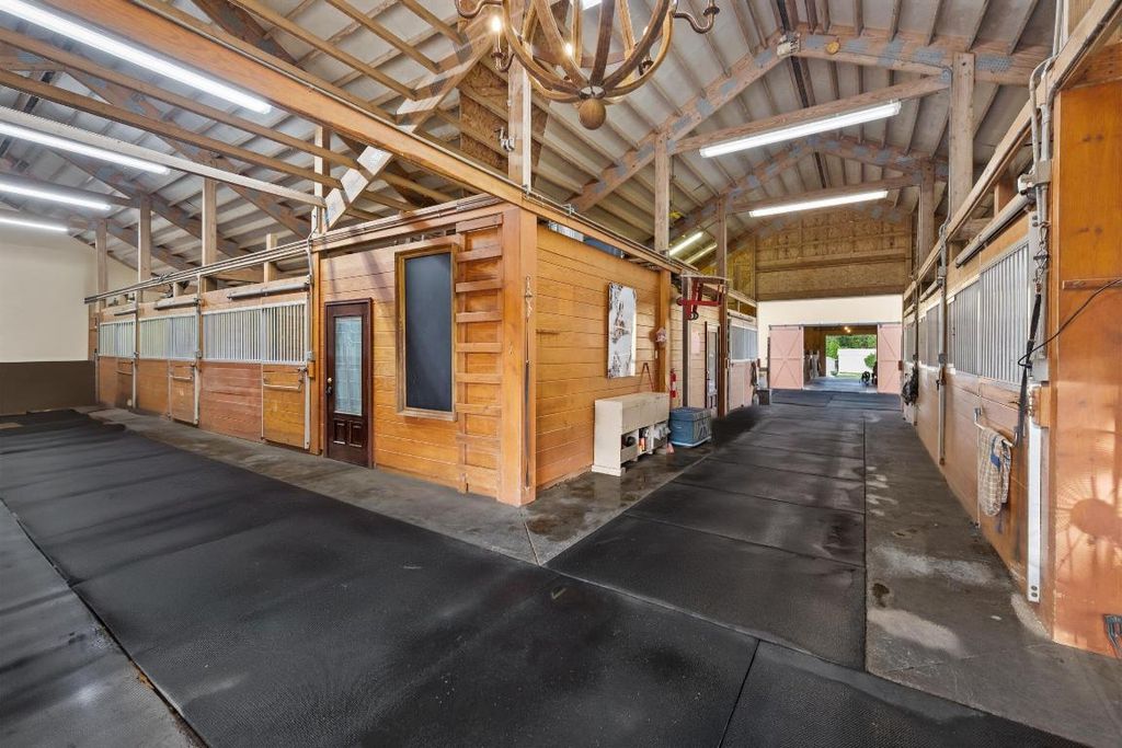 Image 12 of property listing at 11861 Hawk Hollow, Wellington, FL 33449