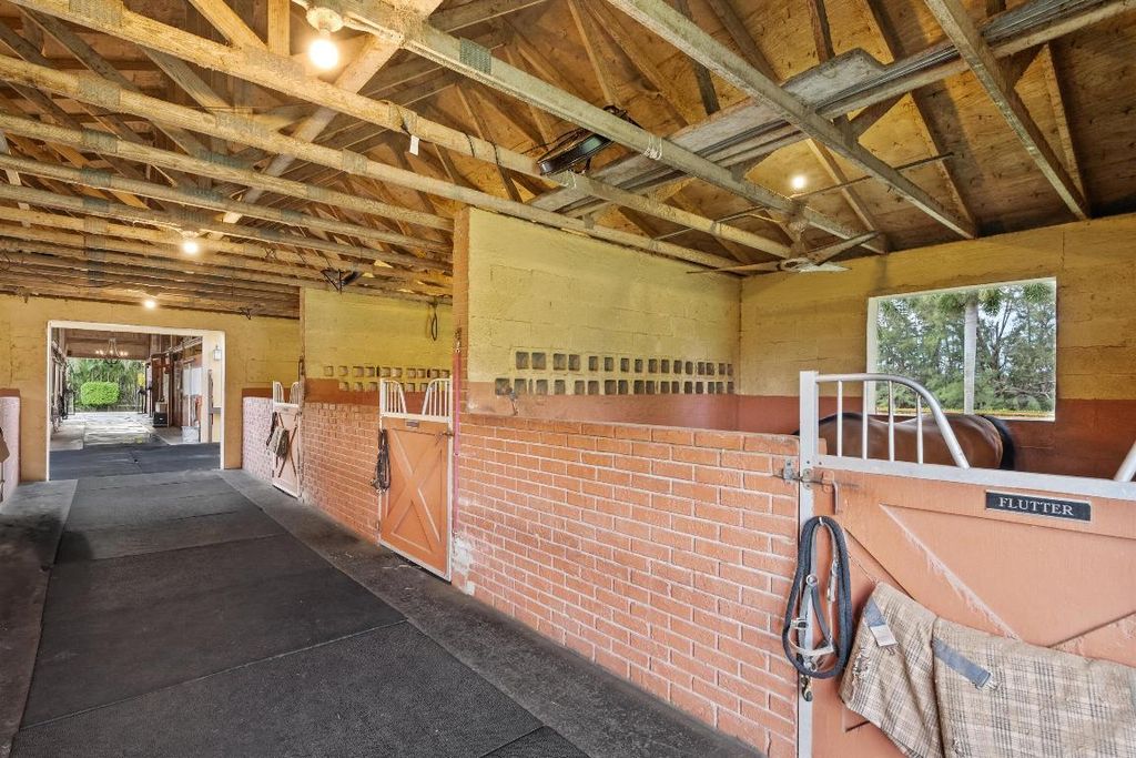 Image 15 of property listing at 11861 Hawk Hollow, Wellington, FL 33449