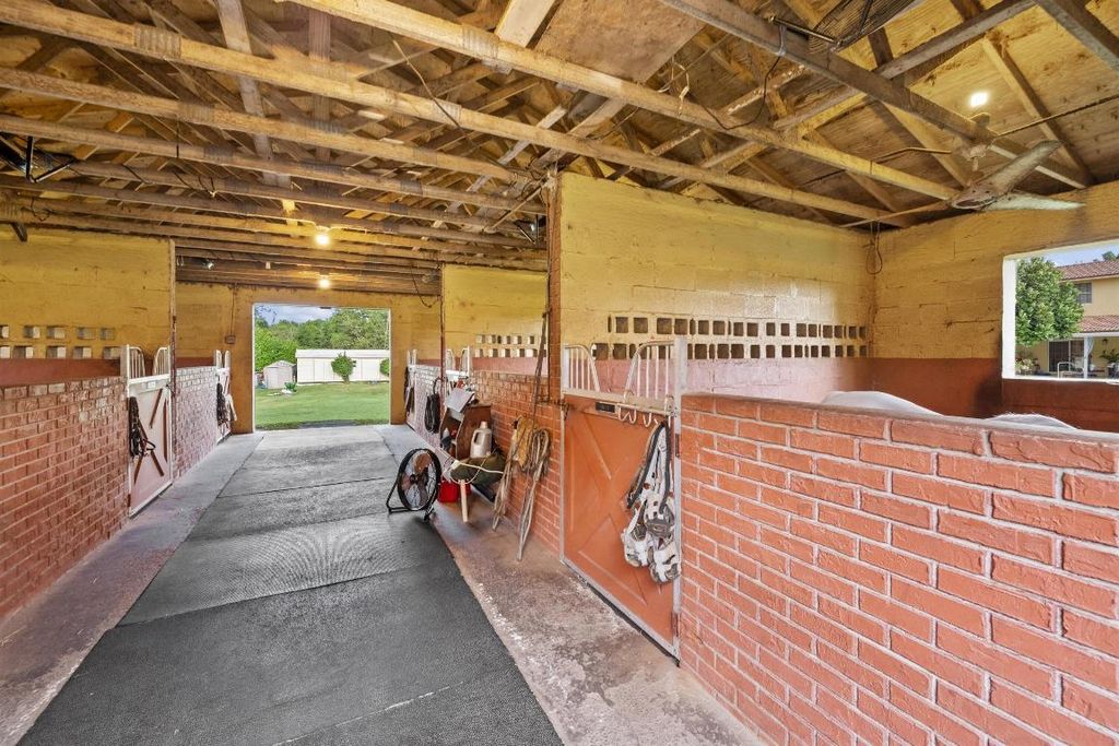 Image 16 of property listing at 11861 Hawk Hollow, Wellington, FL 33449