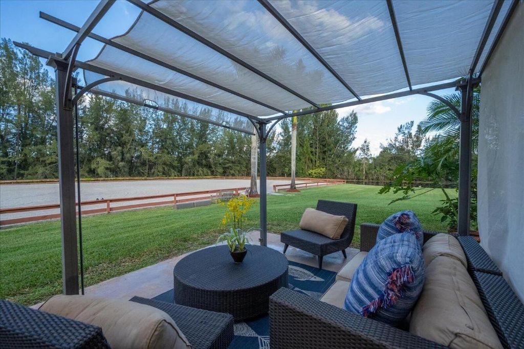 Image 18 of property listing at 11861 Hawk Hollow, Wellington, FL 33449