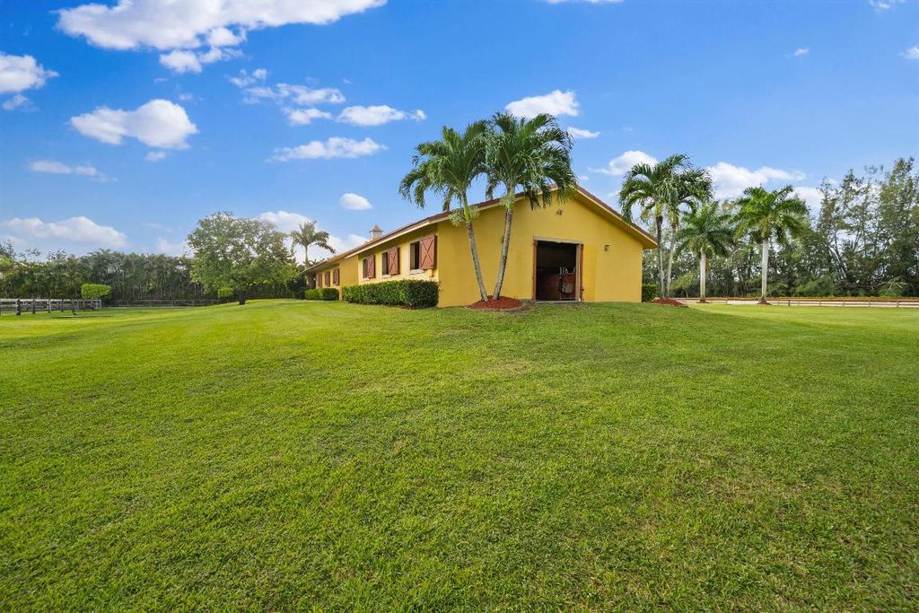 Image 3 of property listing at 11861 Hawk Hollow, Wellington, FL 33449