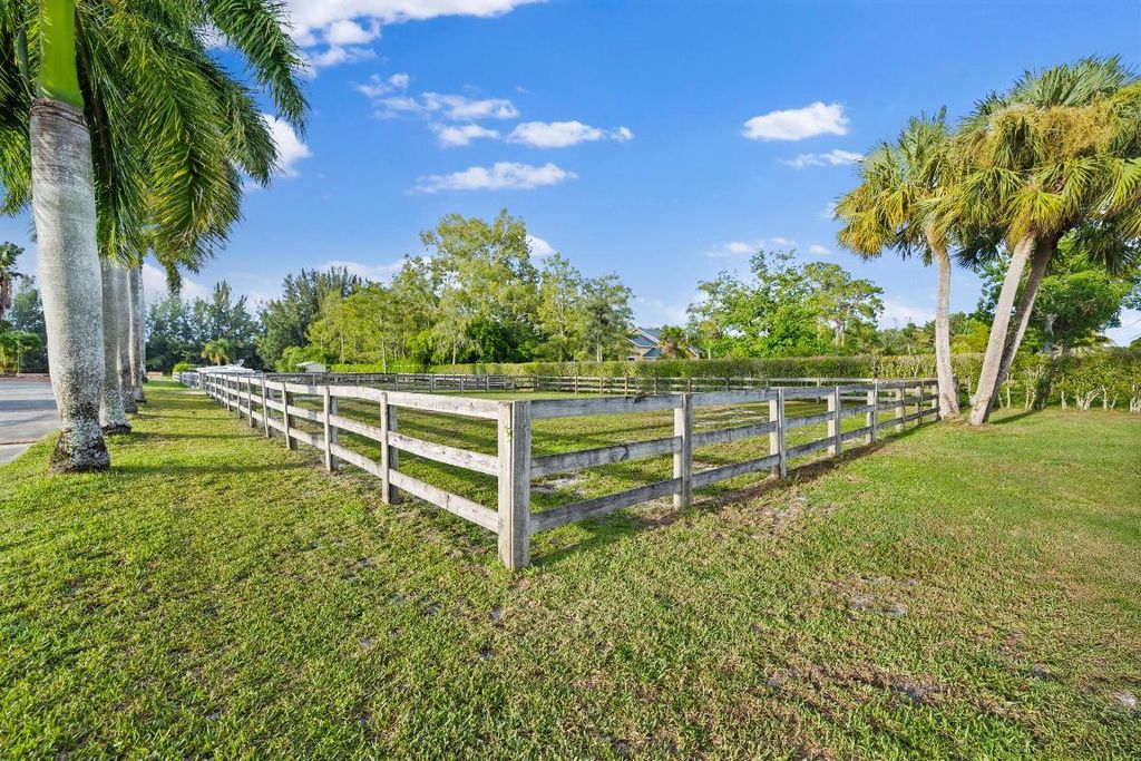 Image 7 of property listing at 11861 Hawk Hollow, Wellington, FL 33449