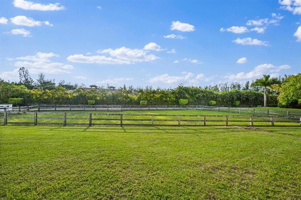 Image 8 of property listing at 11861 Hawk Hollow, Wellington, FL 33449