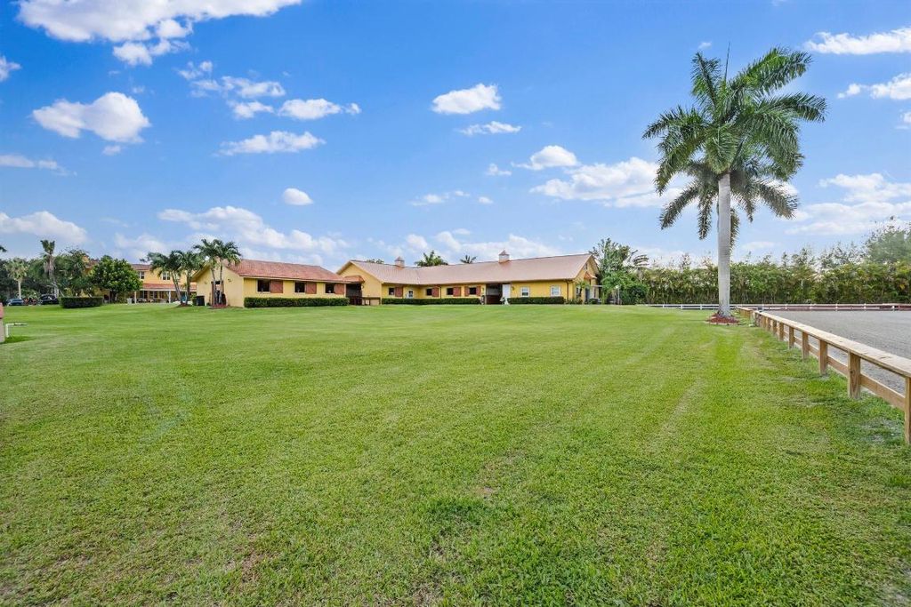 Image 9 of property listing at 11861 Hawk Hollow, Wellington, FL 33449