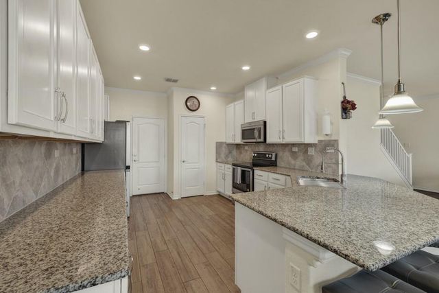 2095 Shire MDWS, New Braunfels, TX 78130