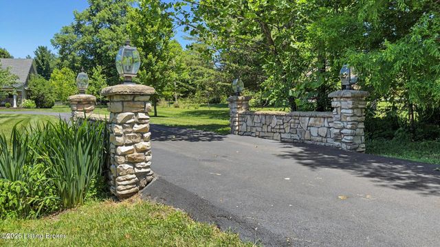 12407 Lucas Ln, Anchorage, KY 40223