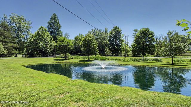 12407 Lucas Ln, Anchorage, KY 40223
