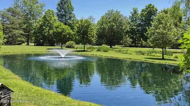 12407 Lucas Ln, Anchorage, KY 40223