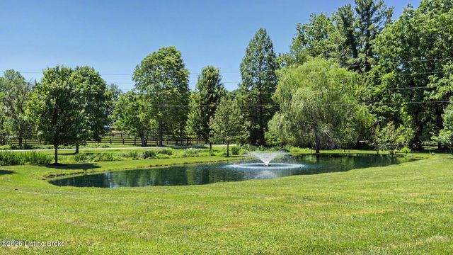 12407 Lucas Ln, Anchorage, KY 40223