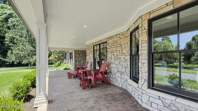 12407 Lucas Ln, Anchorage, KY 40223